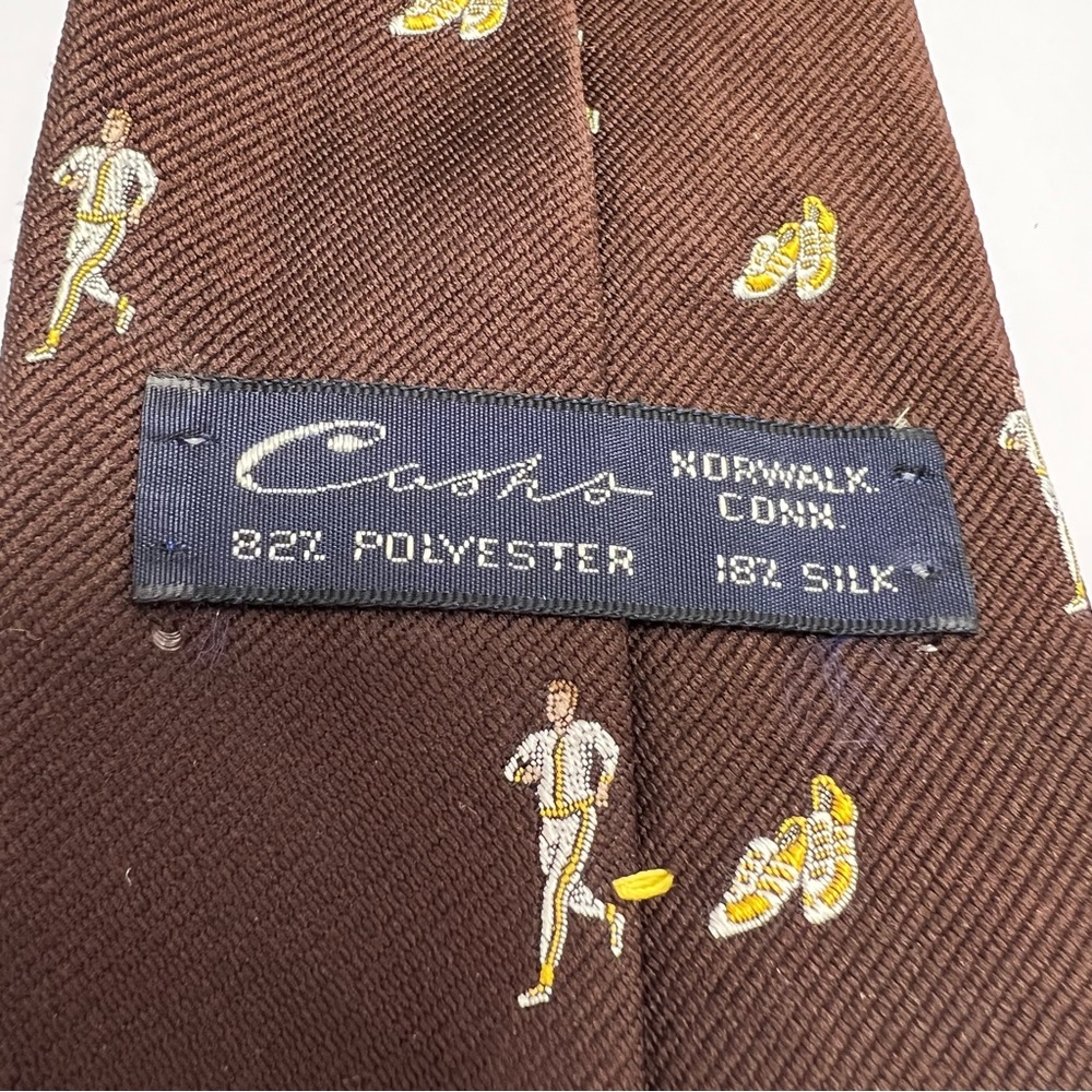 Cash's Norwalk Conn Mens Brown Running Runner Novelty Silk Blend Tie 55x3.25